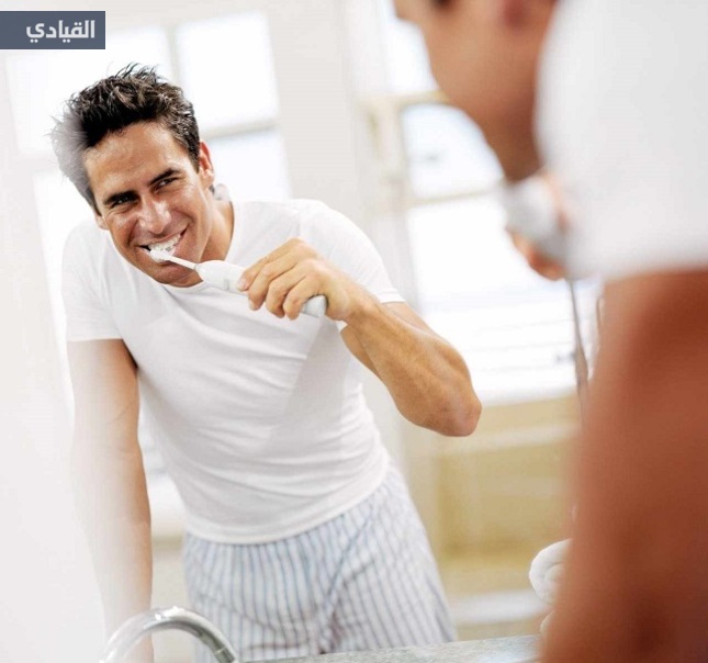 احذر: فرك الأسنان بقوة يسبب تلفها